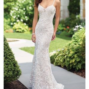 Enchanting by Mon Cheri lace spaghetti strap wedding dress size 10